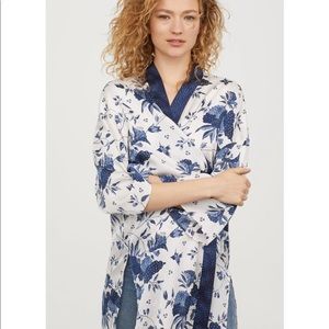 H&M Crêped Satin Floral Patterned Kimono Like New